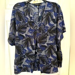 “Rafaella” NWT Top  Leaf Design With Short Sleeves